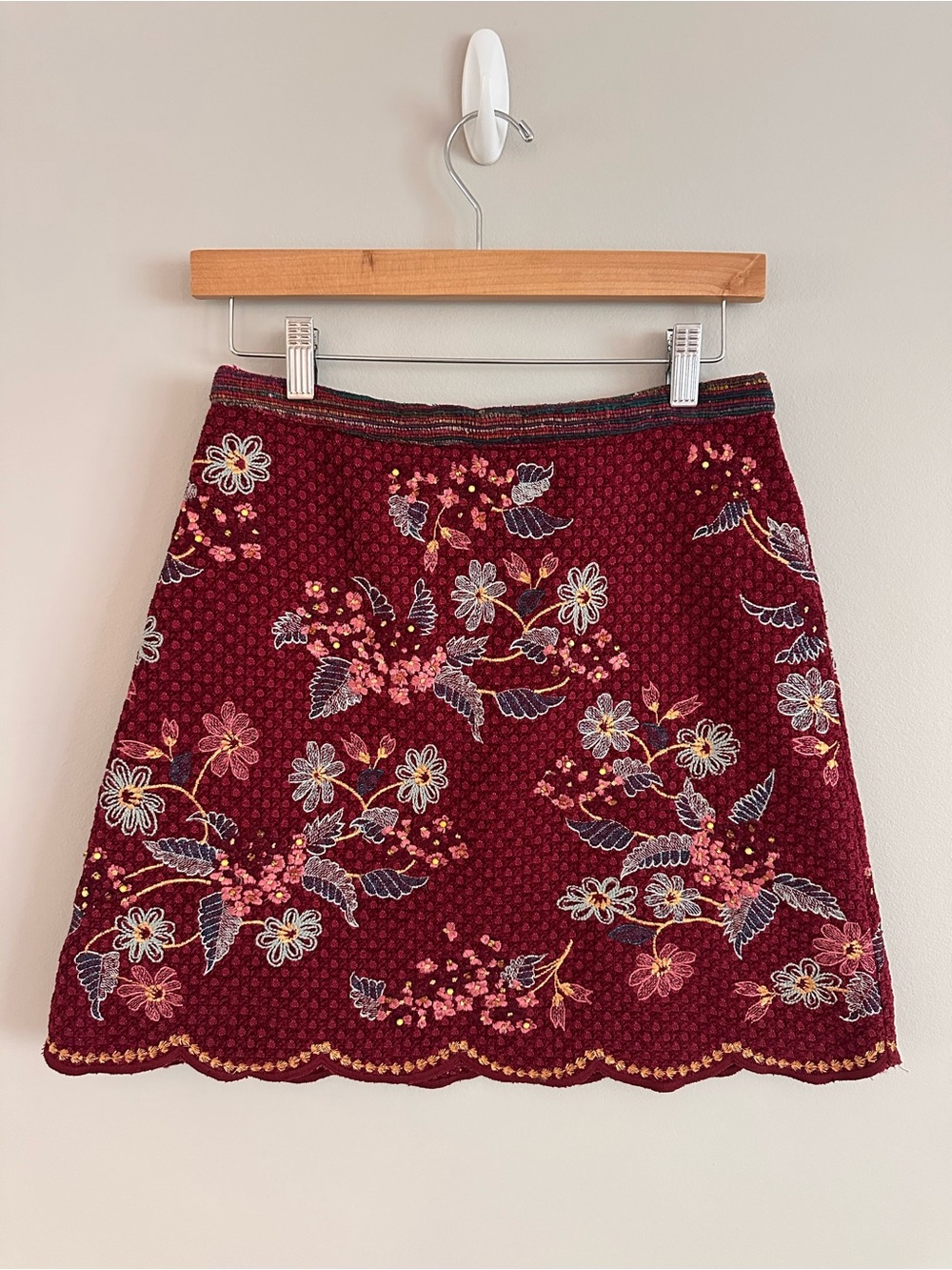 Maeve Anthropologie Embroidered Beaded Skirt Burgundy Floral Scallop Hem Size 2